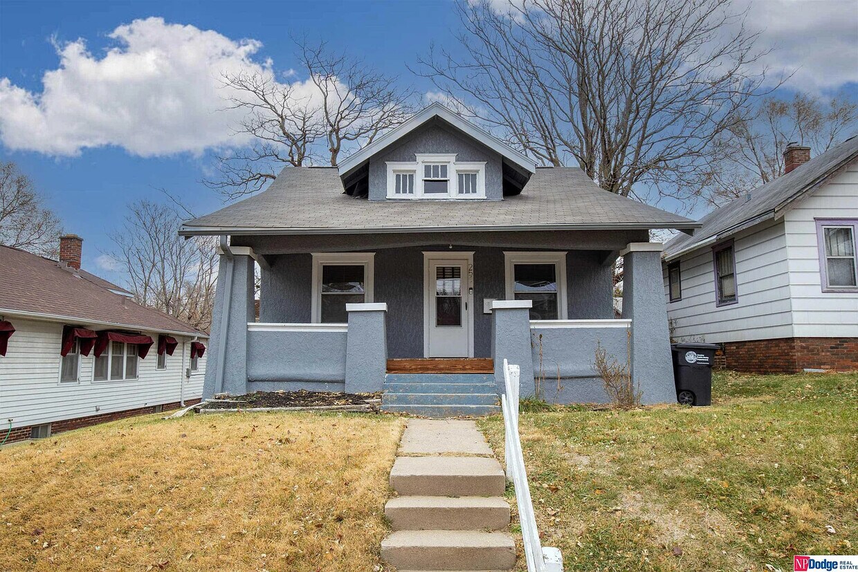 Front - 2541 N 49th St