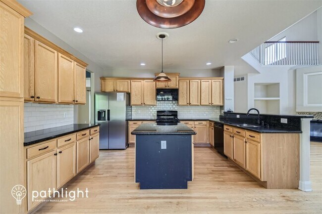 Foto del edificio - 711 Briar Ridge Ct