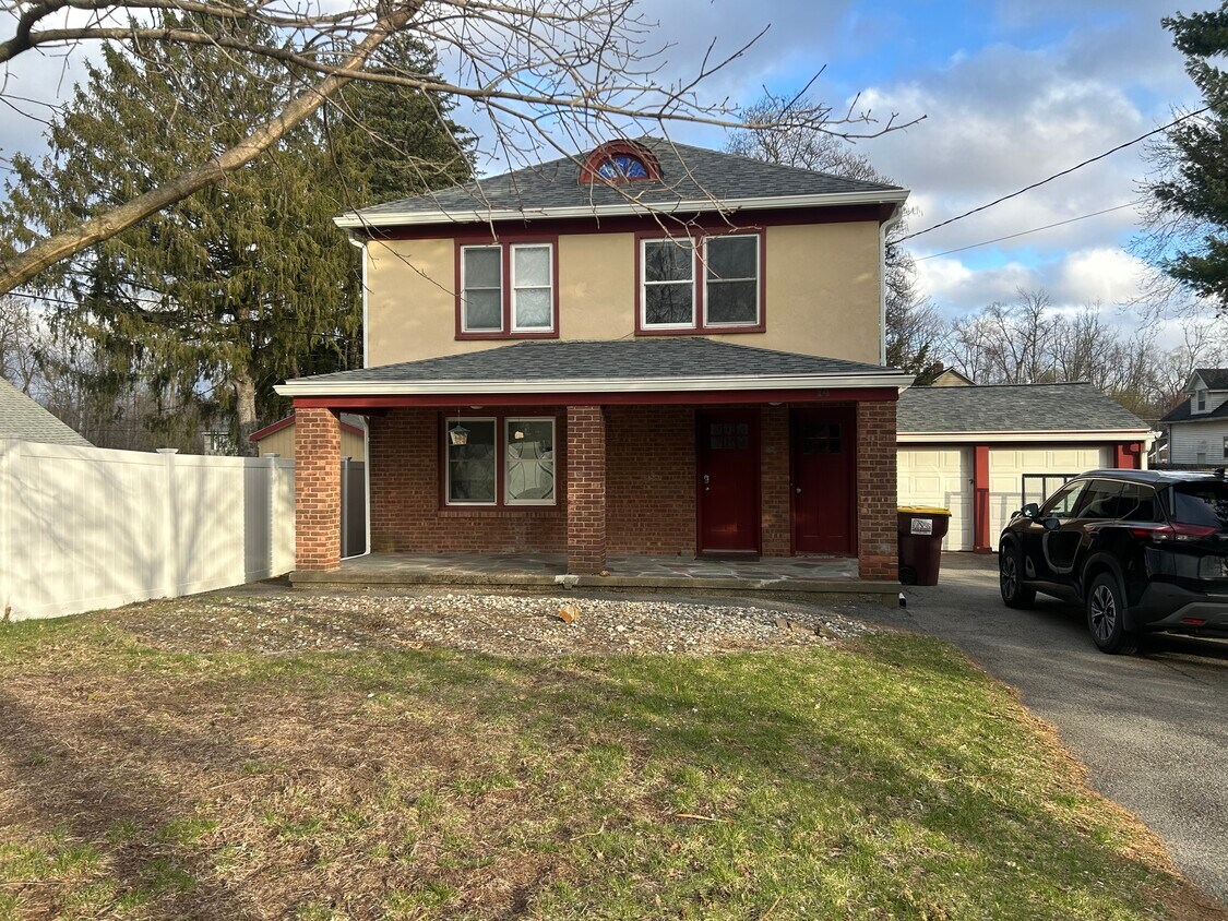 Primary Photo - 14 Ferrara Ave