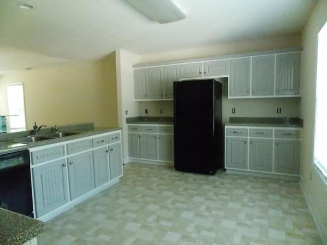Foto del edificio - 305 Sterling Ct