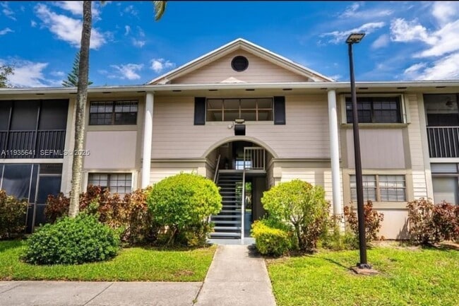 Building Photo - 811 NE 199th St