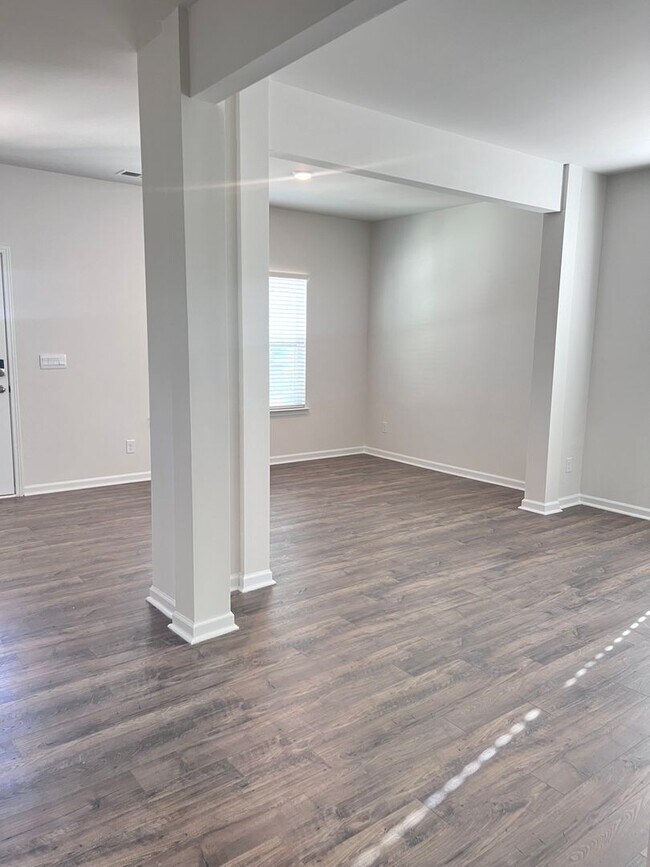 Foto del edificio - Brand new home in Arden, Great Location! 4...