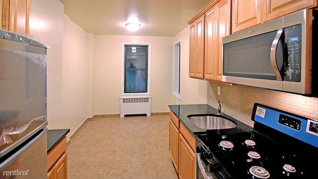 Building Photo - 315 E 167th St