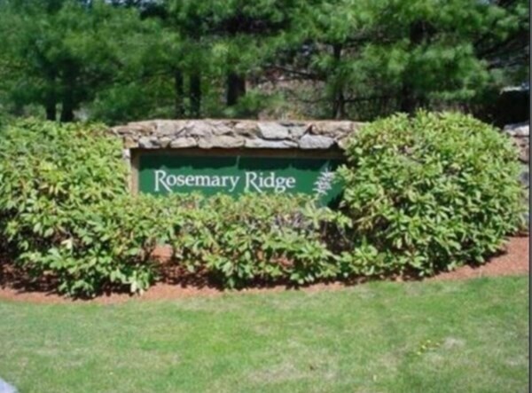 Foto del edificio - 100 Rosemary Way