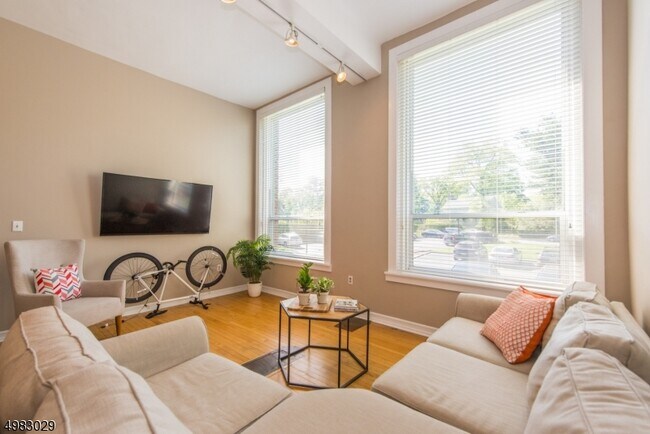 Foto del edificio - 15 Glenridge Ave