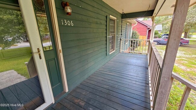 Building Photo - 1306 Willow Springs Dr E