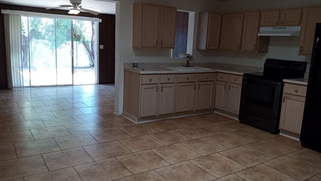 Kitchen - 5071 S Cherry Ave