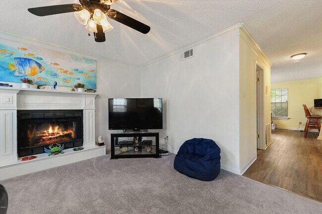 Building Photo - 2720 Beachview Dr.
