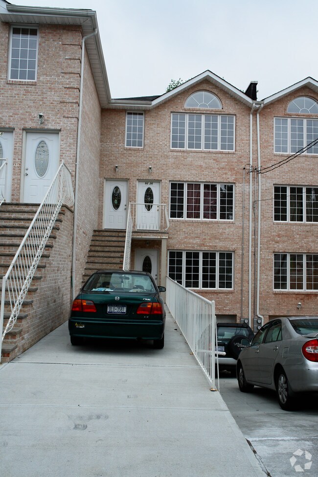 Building Photo - 92-26 195th Pl