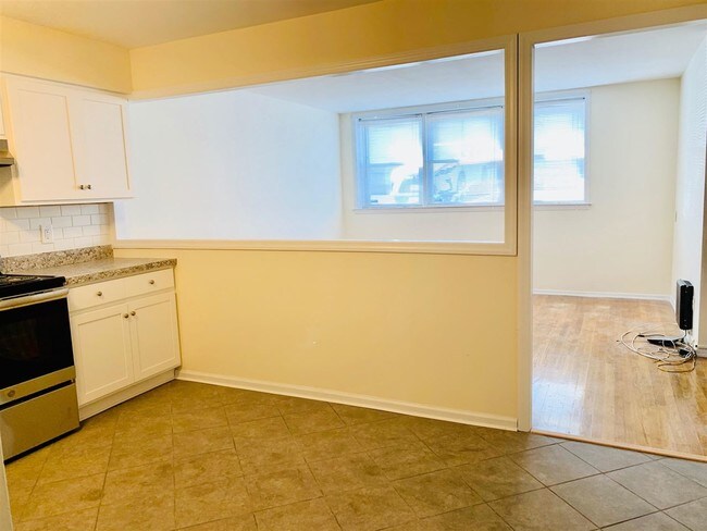 Building Photo - 32-34 E 32nd St