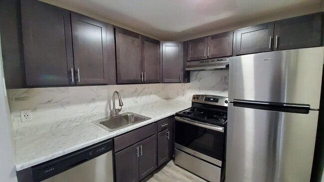 Building Photo - Courtview Square Apartments