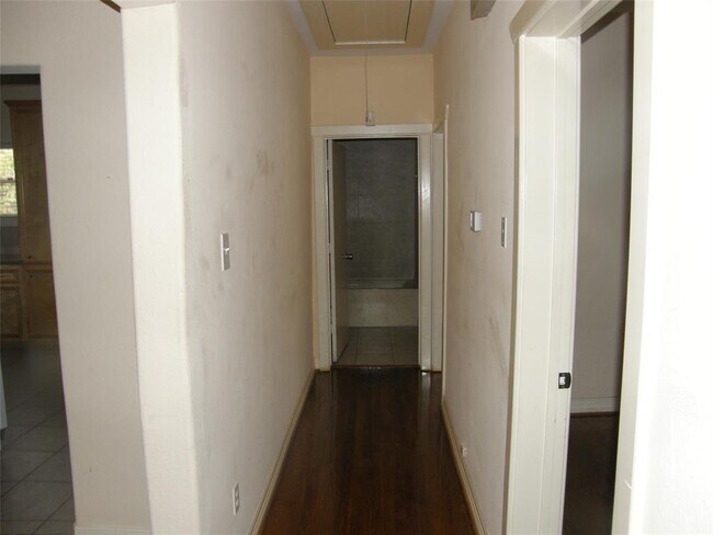 Foto del edificio - 2413 Rosewood St