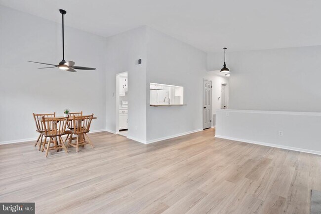 Foto del edificio - 21 Meadow Ln