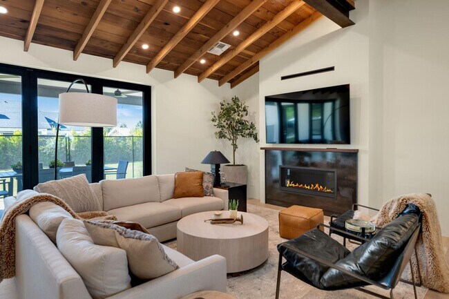 Foto del edificio - Rates Vary: $12,495 - $24,995