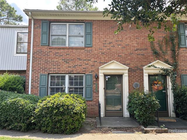 Primary Photo - 8905 Hunter Ridge Dr