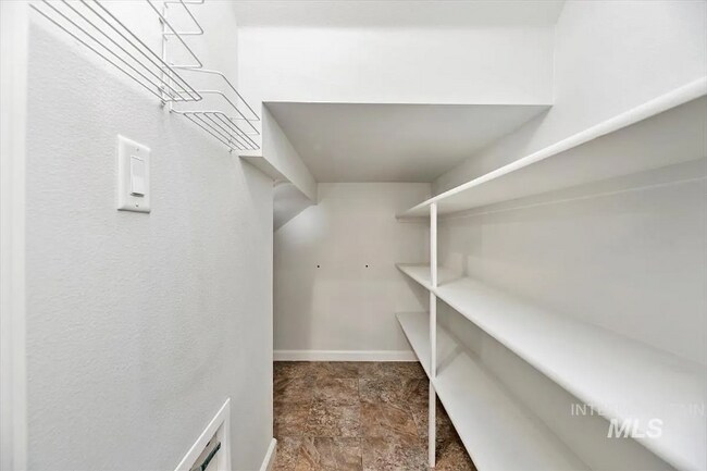 Foto del edificio - 4372 N Five Mile Rd