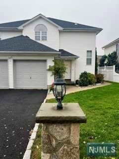 Foto principal - 271 Hamilton Pl