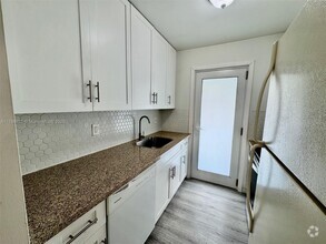 Building Photo - 500 E Country Club Cir