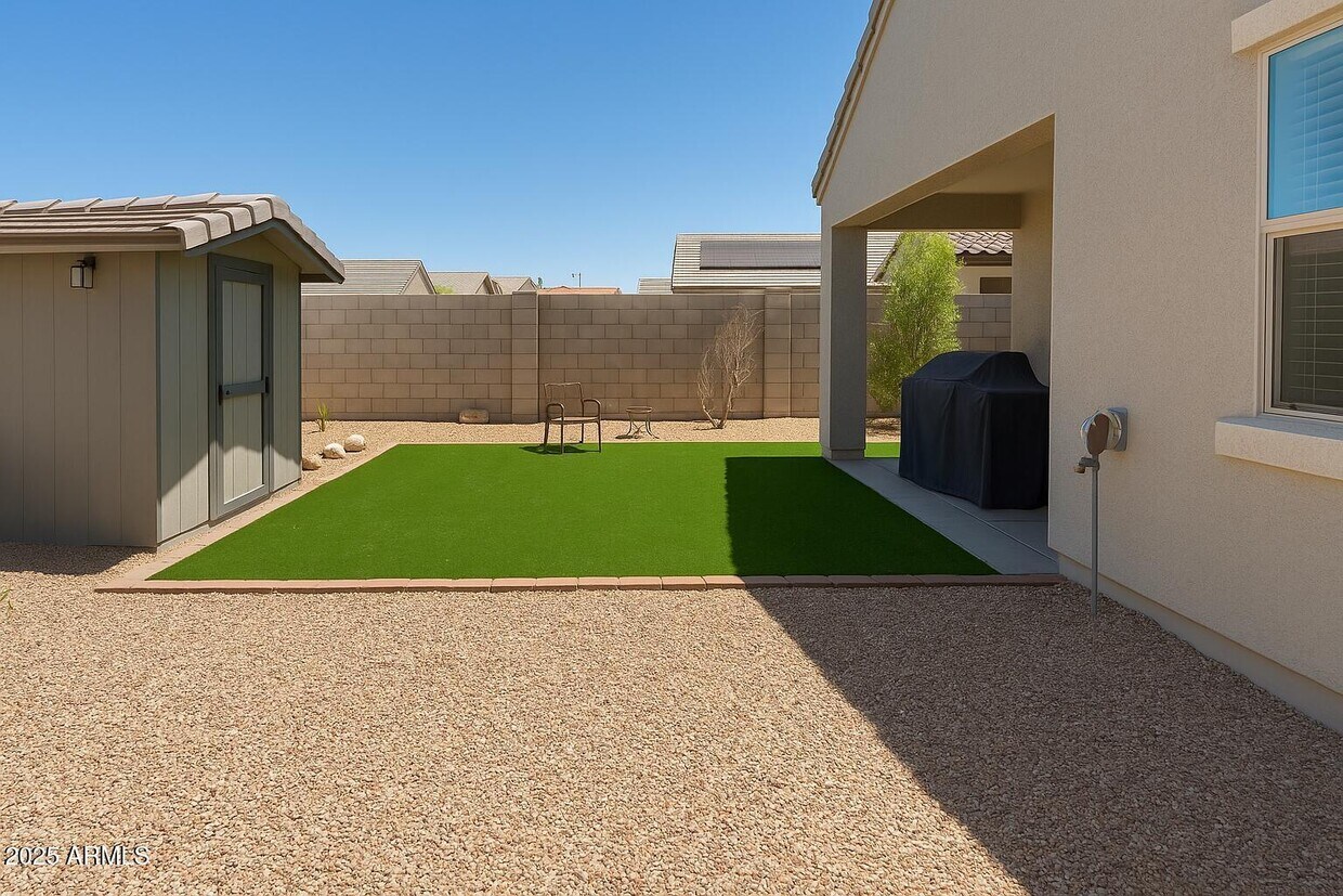 Building Photo - 25698 W Desert Dr