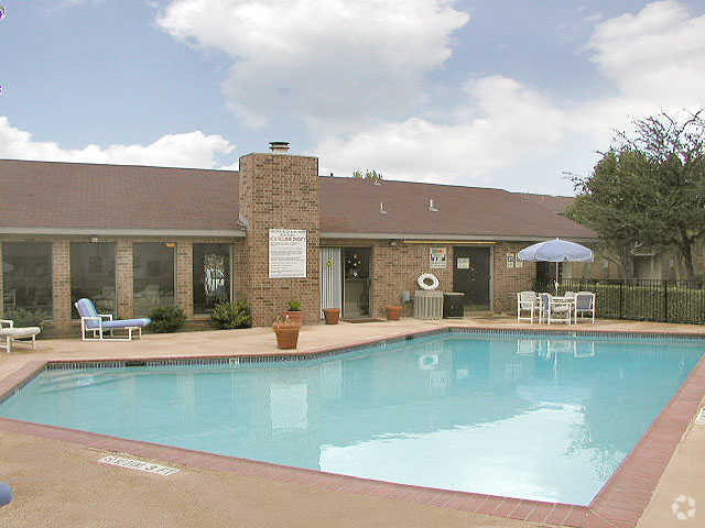 Pool - Cimarron Place Apartments