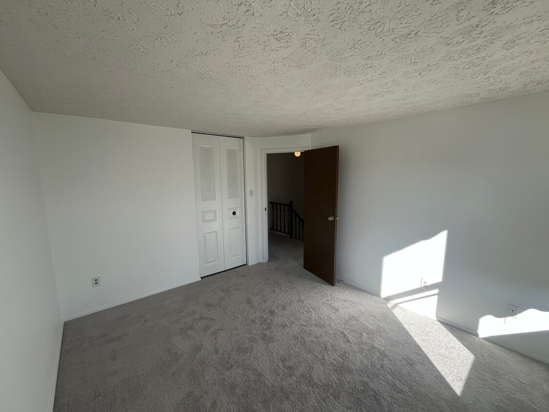 Building Photo - 6310 Meeting House Way