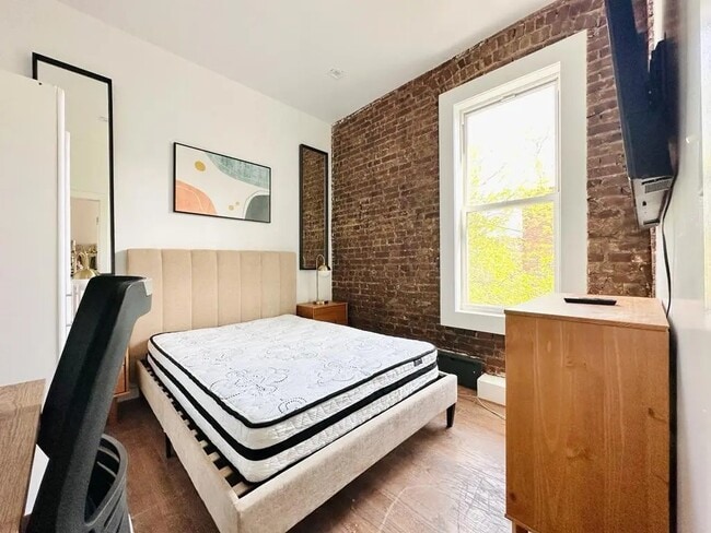 Furnished room/NOT APARTMENT - Furnished room/NOT APARTMENT