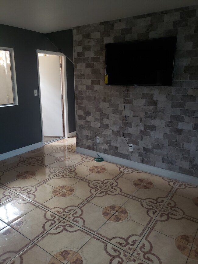 Other wall facing the kitchen - 7904 Laurel Canyon Blvd