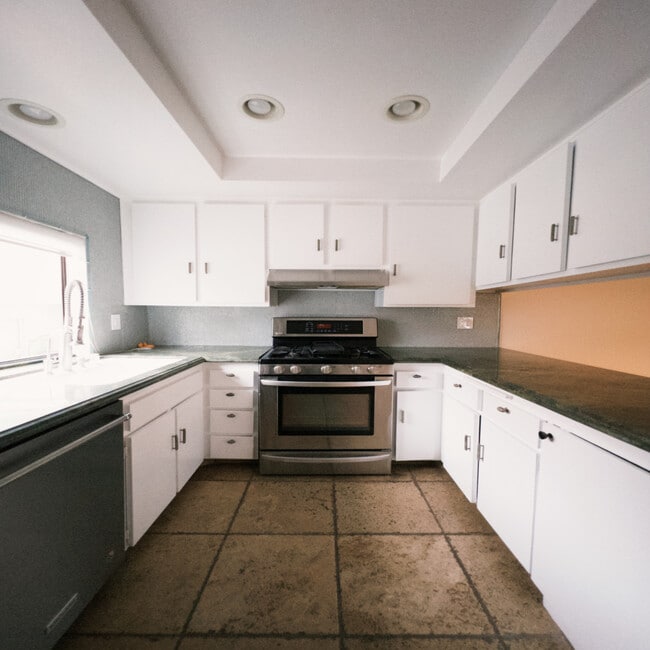 Building Photo - 1236 Wellesley Ave