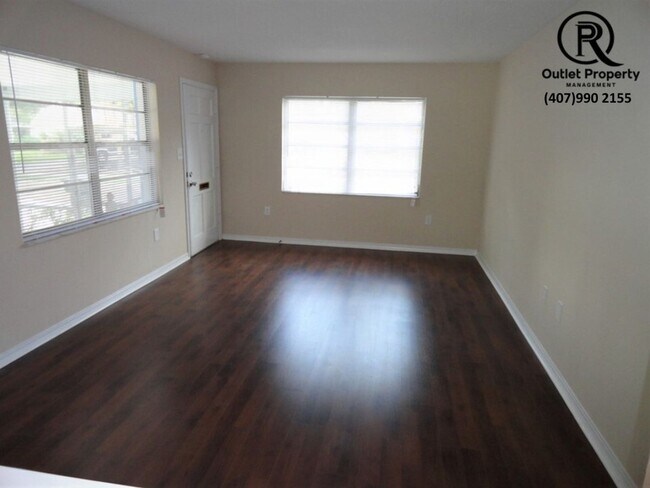 Building Photo - This Beautiful 2 Bedroom 1 Bath Duplex ***...