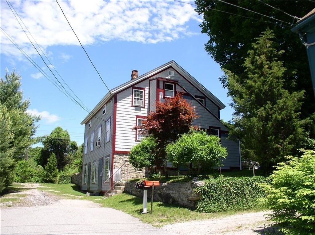 Primary Photo - 12 Railroad St