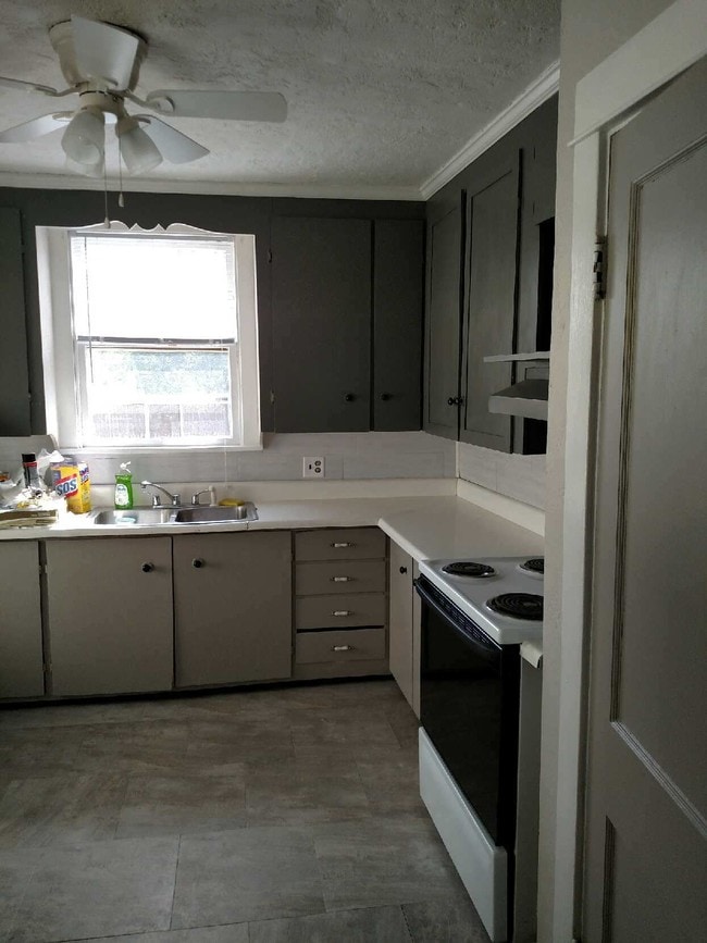 Kitchen sink - 575 E Church St