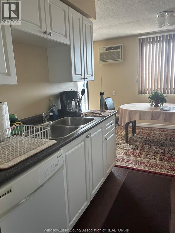 Building Photo - 150 Park St W