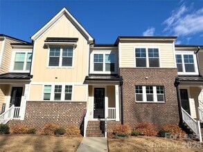 Building Photo - 120 Glencoe Ln