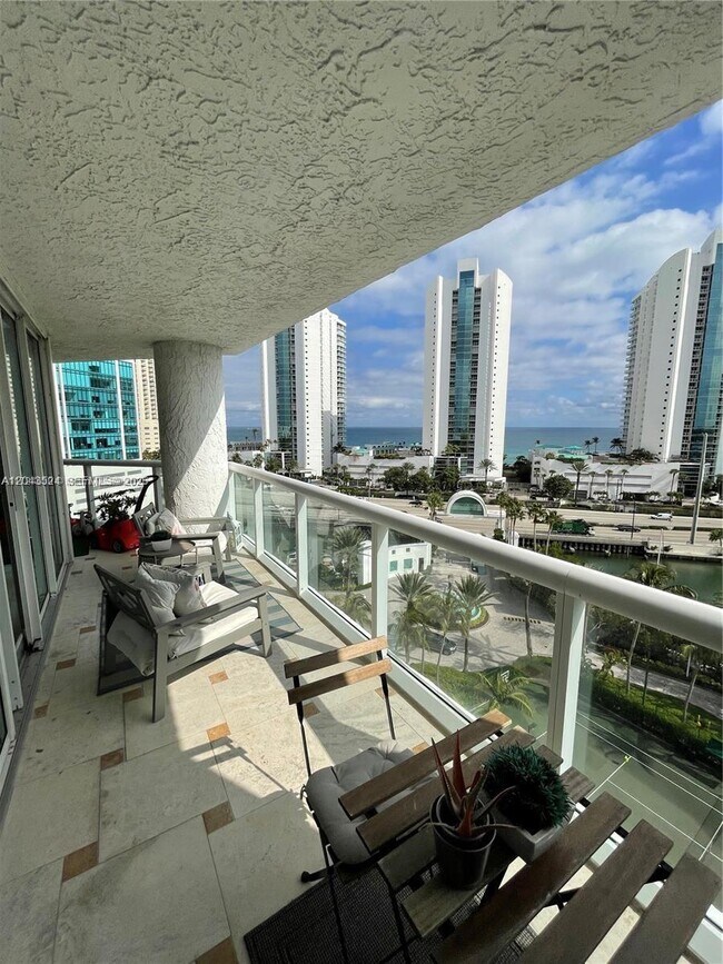 Building Photo - 16400 Collins Ave
