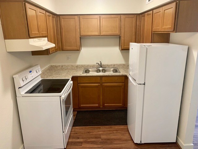 Foto principal - 605 S Royal Crest Cir