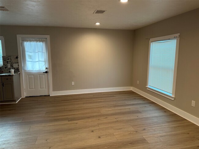 Foto del edificio - 4504 Kingsbury St