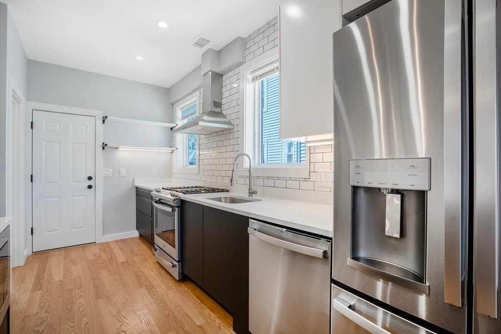 Foto principal - 27 Linden St