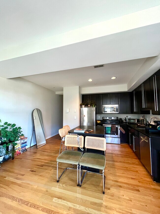 Foto del edificio - 3577 Warder St NW