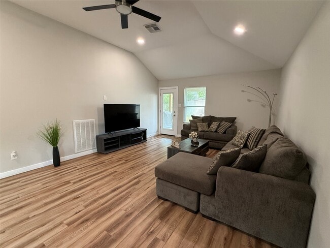 Building Photo - 1703 Windy Knoll Dr