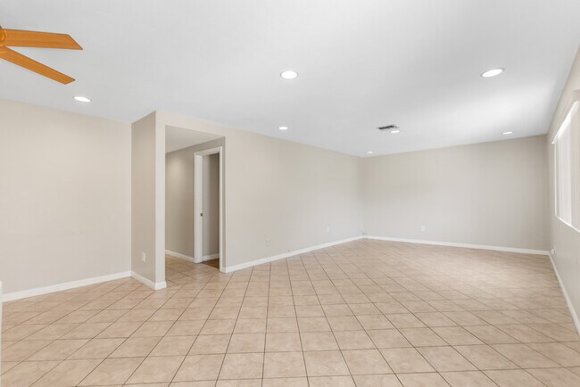 Foto del edificio - 17316 Kingsbury St