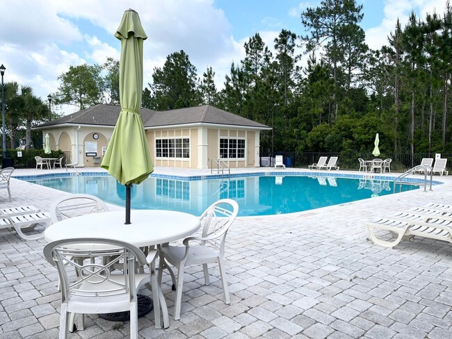 Swimming pool and fitness center - 2780 Golden Lake Loop