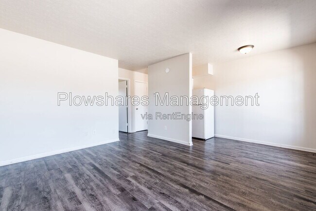Foto del edificio - 3160 Chinquapin Ln
