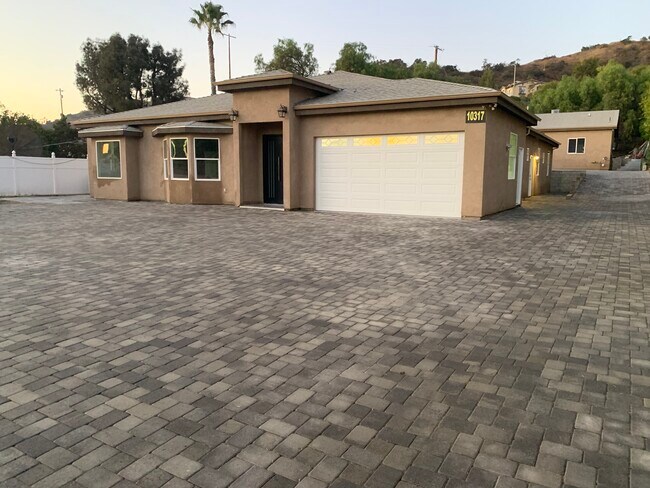 Building Photo - 10317 La Tuna Canyon Rd