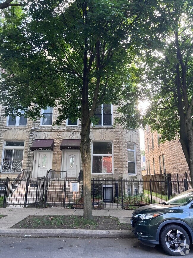 Building Photo - 3610 S Prairie Ave