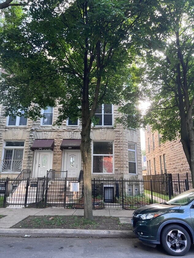 Foto principal - 3610 S Prairie Ave