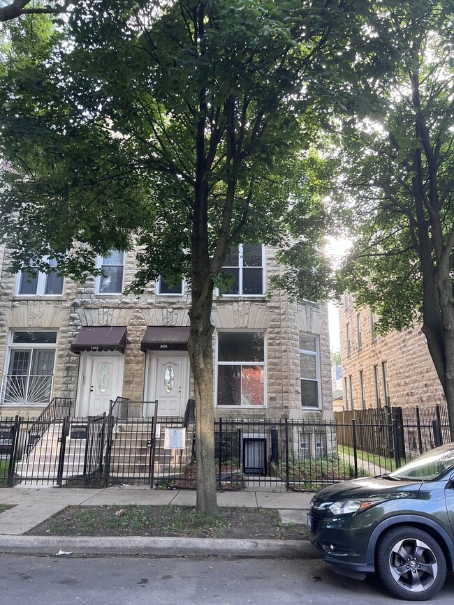 Building Photo - 3610 S Prairie Ave