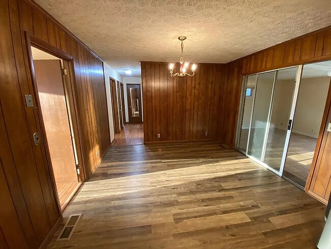 Building Photo - 2408 Vaulx Ln