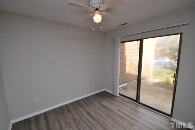 Building Photo - 1265 Schaub Dr