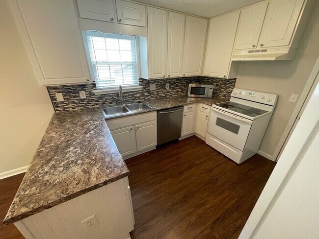 Building Photo - 4BD/2BA Single Family Home