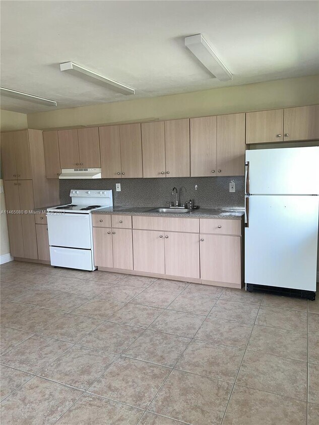 Foto principal - 16220 NW 45th Ave